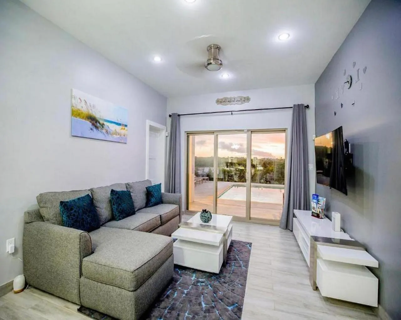 Private Pool Villa Ocean Views Long Bay Bed & Breakfast