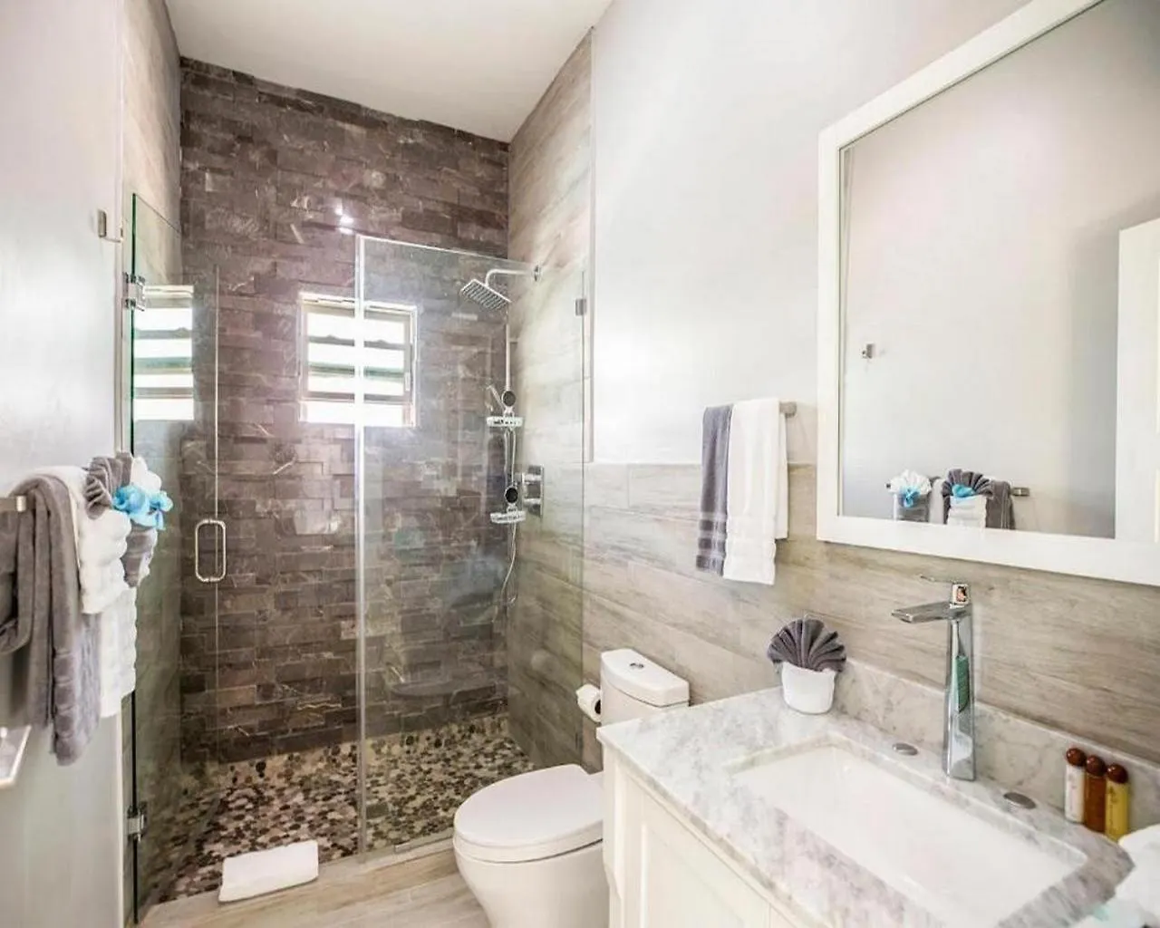 Private Pool Villa Ocean Views Long Bay Bed & Breakfast
